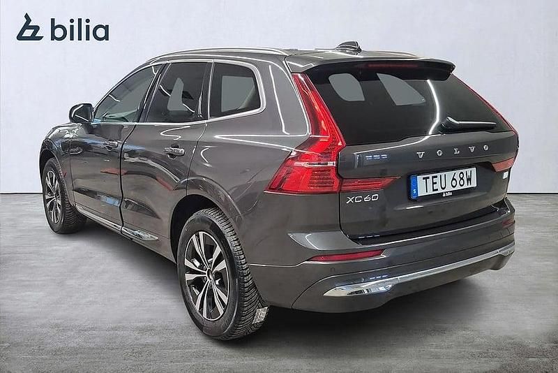 Begagnad Volvo XC60 Core 253 HK (186 kW) 2022 Grå SUV