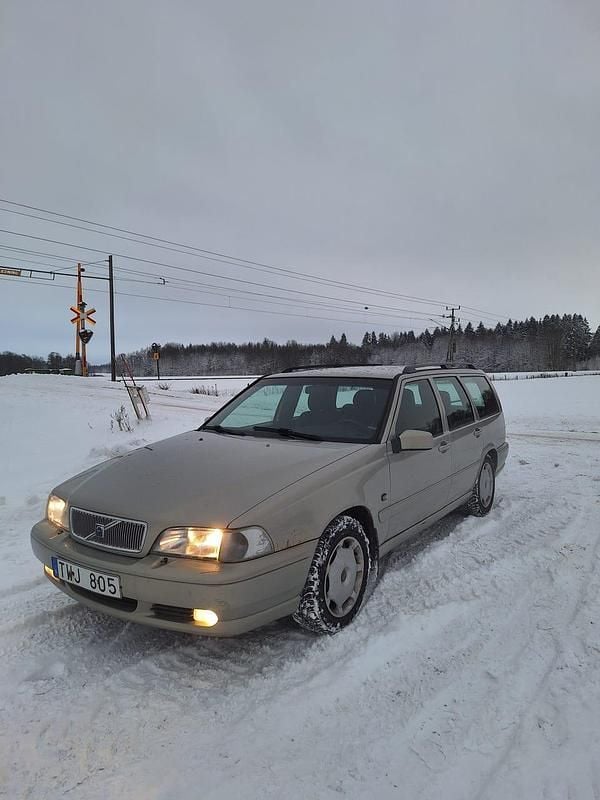 Begagnad 2000 Volvo V70 Kombi | 22 000 kr (Marknadspris) - Bild 1/4