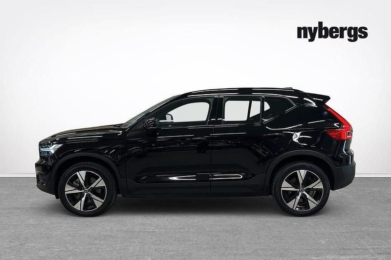 Begagnad Volvo XC40 Core 172 kW (234 HK) 2022 Svart SUV