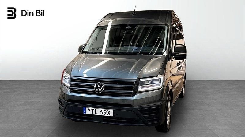 Grå (indiumgrå metallic) Begagnad 2025 VW Crafter Van | 669 900 kr (Marknadspris) - Bild 1/4