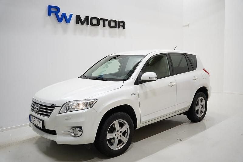 Vit Begagnad 2011 Toyota RAV4 SUV | 129 800 kr (Lite dyr) - Bild 1/4