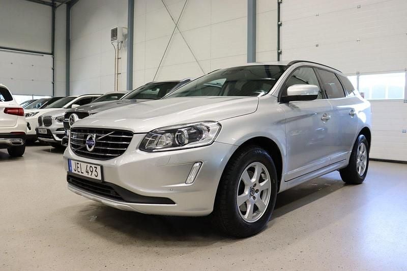 Silver Begagnad 2015 Volvo XC60 Momentum SUV | 194 700 kr (Marknadspris) - Bild 1/4