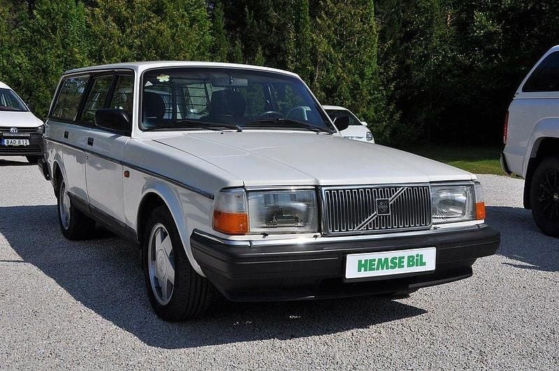 Begagnad 1993 Volvo 245 Kombi | 64 500 kr - Bild 1/4