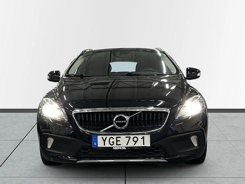 Begagnad Volvo V40 120 HK (88 kW) 2016 Svart Halvkombi