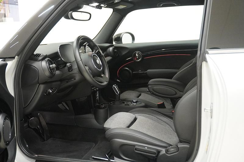 Begagnad Mini Cooper SE 2023 Silver Halvkombi