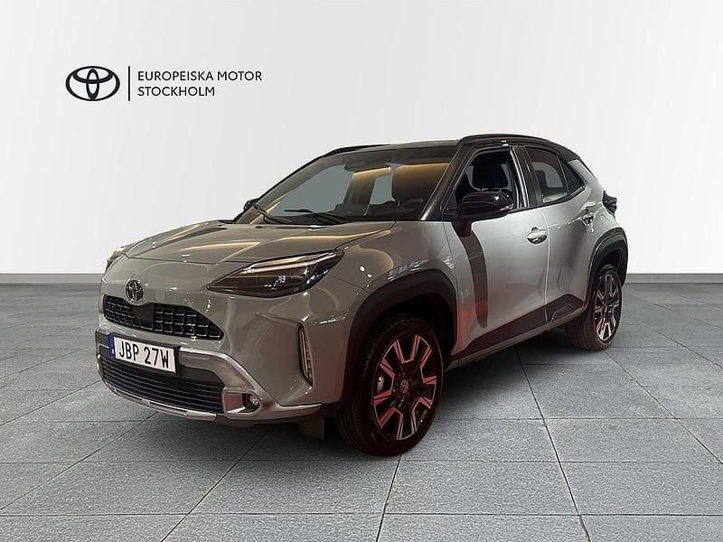 Grön Ny 2025 Toyota Yaris Cross Style SUV | 339 800 kr (Marknadspris) - Bild 1/4