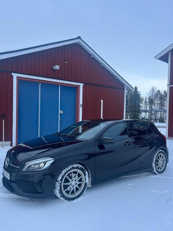 Begagnad Mercedes A180 122 HK (89 kW) 2016 Svart