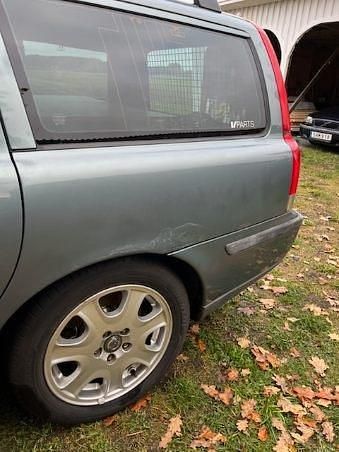 Grön Begagnad 2004 Volvo V70 Kombi | 25 000 kr (Dyr) - Bild 1/4