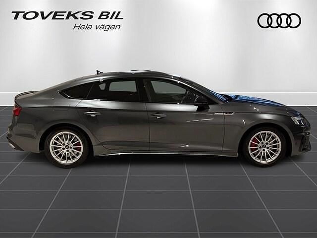 Begagnad Audi A5 Sportback Competition 265 HK (194 kW) 2022 Daytonagrå pärleffekt Halvkombi