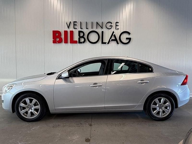 Grå Begagnad 2011 Volvo S60 Momentum Sedan | 109 500 kr (Marknadspris) - Bild 1/4