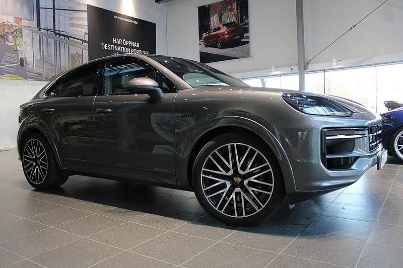 Mörkgrå Begagnad 2024 Porsche Cayenne SUV | 1 150 000 kr (Bra pris) - Bild 1/4