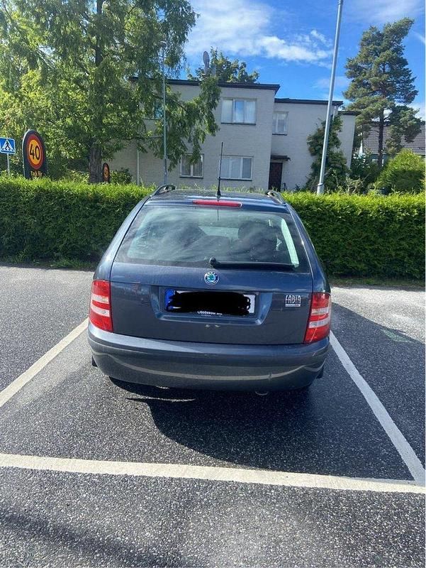 Grå Begagnad 2007 Skoda Fabia Kombi | 5 000 kr - Bild 1/4