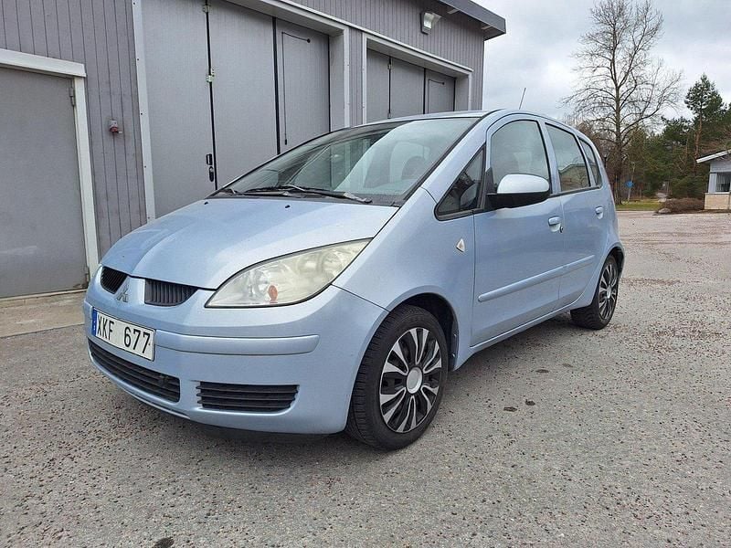 Blå Begagnad 2006 Mitsubishi Colt Halvkombi | 12 900 kr (Marknadspris) - Bild 1/4