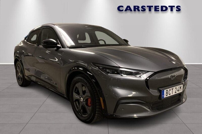 Grå Begagnad 2021 Ford Mustang Mach-E SUV | 378 900 kr (Marknadspris) - Bild 1/4