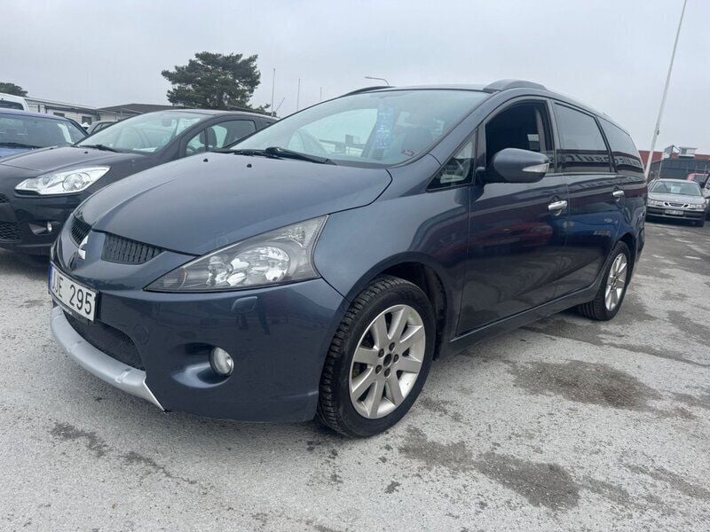 Mörkgrå (grå) Begagnad 2007 Mitsubishi Grandis Minibuss | 39 900 kr (Marknadspris) - Bild 1/4