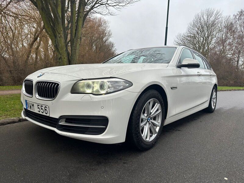 Vit Begagnad 2013 BMW 520 Kombi | 119 900 kr (Marknadspris) - Bild 1/4