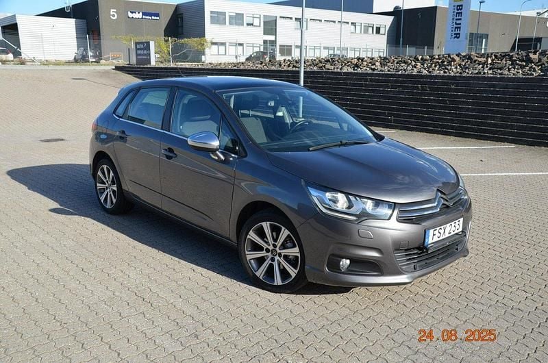 Grå Begagnad 2015 Citroën C4 Halvkombi | 89 000 kr (Lite dyr) - Bild 1/4
