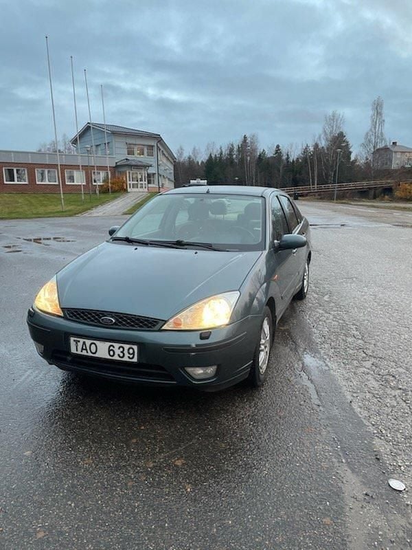 Grön Begagnad 2002 Ford Focus Sedan | 18 000 kr (Marknadspris) - Bild 1/1