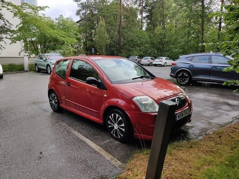 Röd Begagnad 2004 Citroën C2 VTR Sport Halvkombi | 10 000 kr (Bra pris) - Bild 1/4
