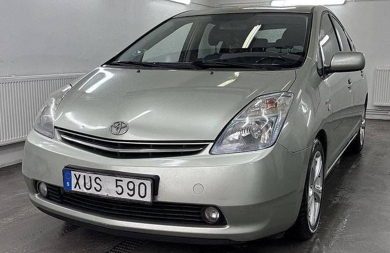 Ljusgrön Begagnad 2006 Toyota Prius Halvkombi | 39 900 kr (Marknadspris) - Bild 1/4