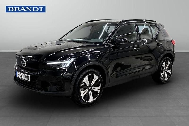 Svart Begagnad 2023 Volvo XC40 Core SUV | 334 900 kr (Marknadspris) - Bild 1/4