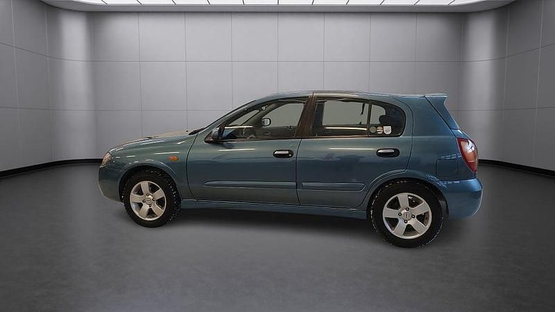 Begagnad Nissan Almera 116 HK (85 kW) 2002 Blå Halvkombi