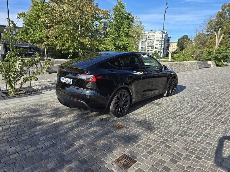 Svart Begagnad 2023 Tesla Model Y Performance SUV | 445 000 kr (Dyr) - Bild 1/4