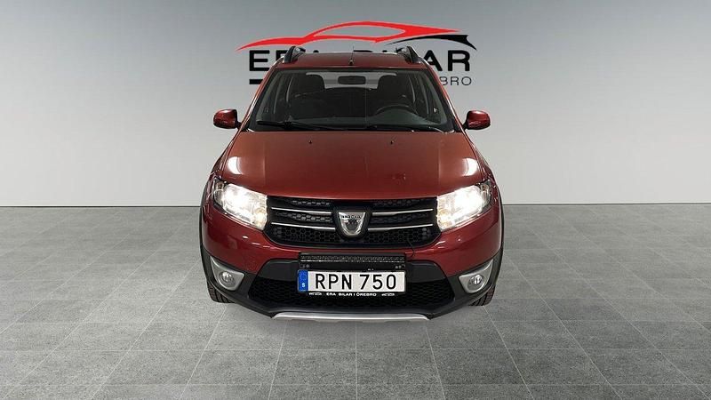 Begagnad Dacia Sandero Stepway 90 HK (66 kW) 2015 Röd Halvkombi