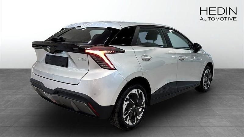 Begagnad MG MG4 EV 125 kW (170 HK) 2024 Silver Halvkombi