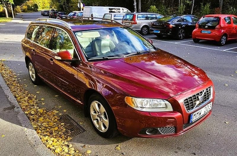 Begagnad 2009 Volvo V70 Kombi | 80 000 kr (Dyr) - Bild 1/2