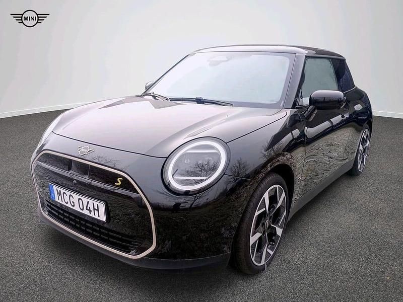 Svart Begagnad 2024 Mini Cooper SE Halvkombi | 424 900 kr (Dyr) - Bild 1/4