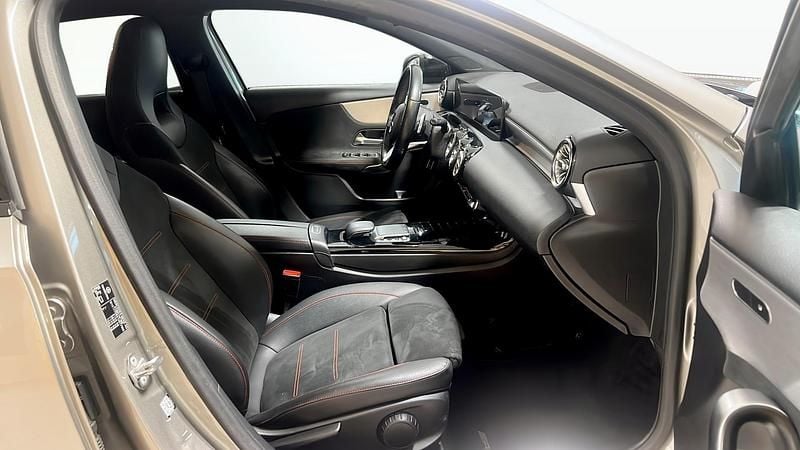 Begagnad Mercedes A250 AMG line 218 HK (160 kW) 2020 Silver Kombi