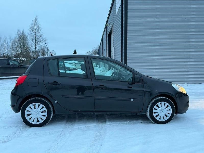 Begagnad Renault Clio R.S. 75 HK (55 kW) 2012 Halvkombi