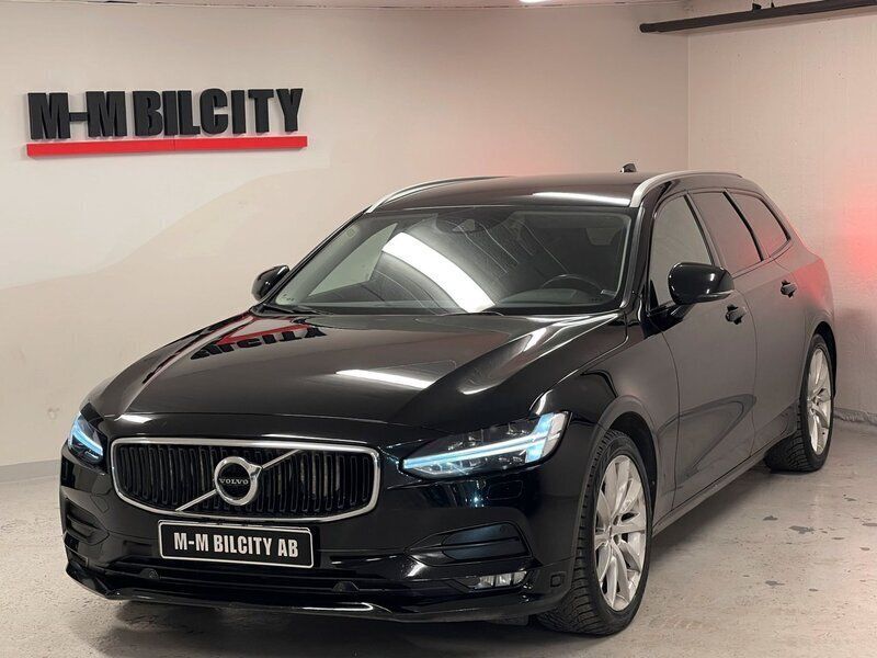 Svart Begagnad 2018 Volvo V90 Momentum Kombi | 119 900 kr - Bild 1/4