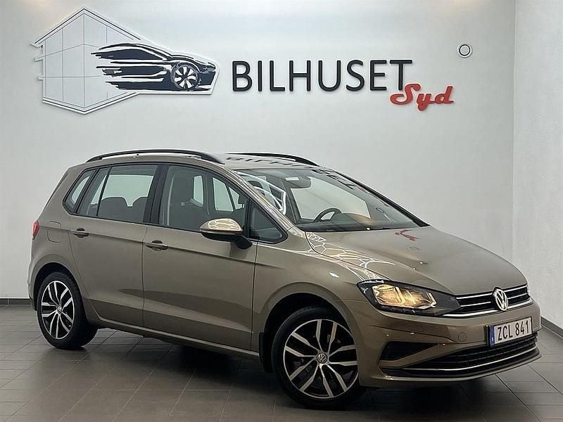 Ljusbrun Begagnad 2017 VW Golf VII Halvkombi | 148 500 kr (Marknadspris) - Bild 1/4
