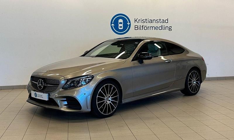 Silver Begagnad 2018 Mercedes C300 AMG line Sportkupé | 359 000 kr (Dyr) - Bild 1/4