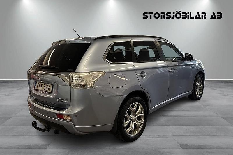 Begagnad Mitsubishi Outlander P-HEV 121 HK (88 kW) 2014 Ljusblå SUV