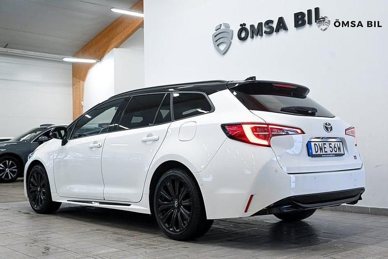 Begagnad Toyota Corolla Sport 184 HK (135 kW) 2022 Vit Kombi