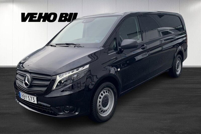 Svart (svartmetallik) Begagnad 2023 Mercedes e-Vito Minibuss | 599 875 kr - Bild 1/4