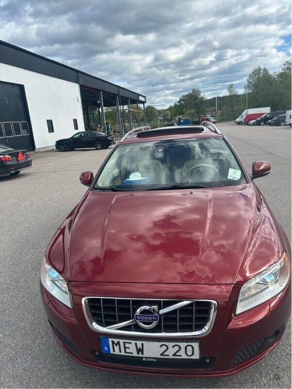 Röd Begagnad 2012 Volvo V70 Summum Kombi | 70 000 kr (Bra pris) - Bild 1/4