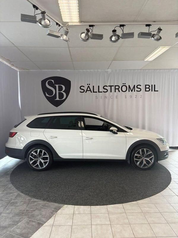 Vit Begagnad 2017 Seat Leon X-Perience 4Drive Kombi | 172 900 kr (Marknadspris) - Bild 1/4