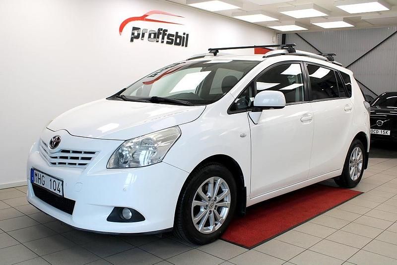 Begagnad Toyota Verso 127 HK (93 kW) 2011 Vit Minibuss
