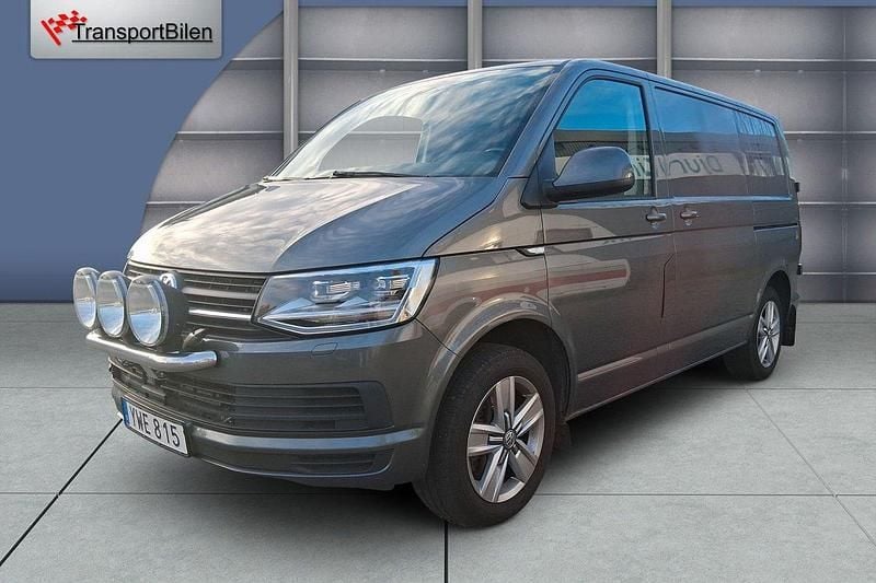 Grå (gråmetallic) Begagnad 2018 VW T6 Van | 159 000 kr (Superpris) - Bild 1/4