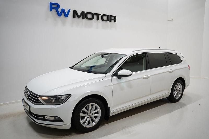 Vit Begagnad 2016 VW Passat Kombi | 129 700 kr (Superpris) - Bild 1/4