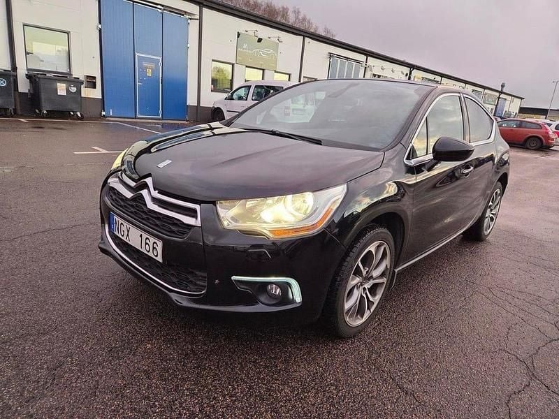 Flerfärgad (svart) Begagnad 2013 Citroën DS4 Halvkombi | 84 900 kr - Bild 1/4