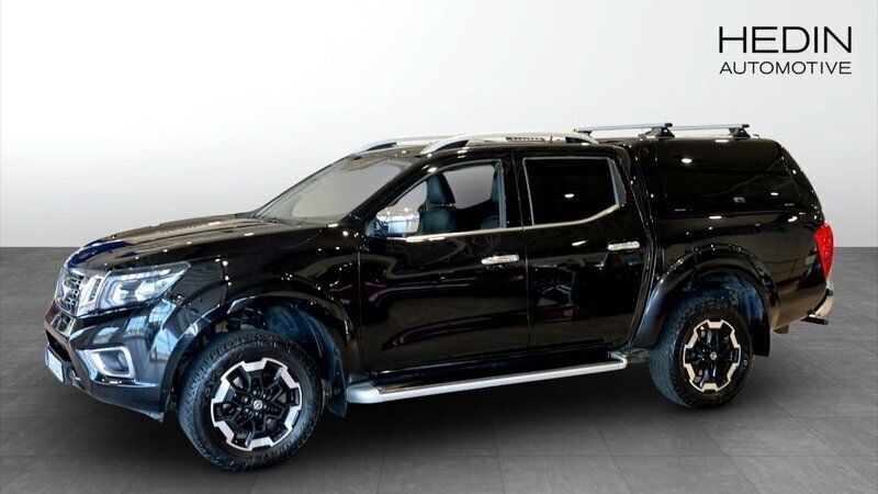 Svart (black) Begagnad 2020 Nissan Navara Pickup | 324 000 kr (Marknadspris) - Bild 1/4
