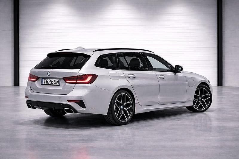 Begagnad BMW 330e 184 HK (135 kW) 2021 Silver Kombi