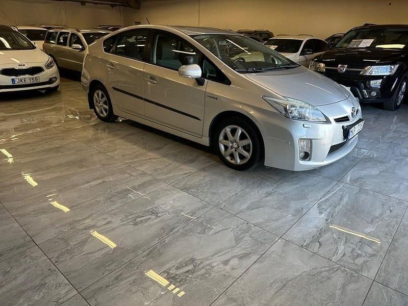 Begagnad Toyota Prius 136 HK (100 kW) 2009 Silver Halvkombi