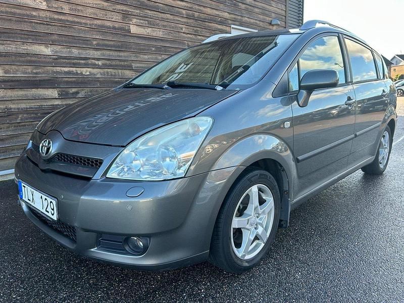 Grå Begagnad 2007 Toyota Corolla Verso Minibuss | 49 900 kr (Lite dyr) - Bild 1/4