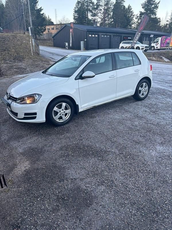 Begagnad 2017 VW Golf VII Halvkombi | 115 000 kr (Superpris) - Bild 1/4